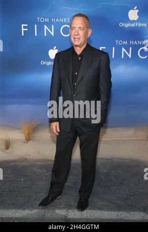 West Hollywood, Ca. November 2021. Tom Hanks bei der Premiere von Apple TV Film's, Finch am 2. November 2021 im Pacific Design Center in West Hollywood, Kalifornien. Quelle: Saye Sadou/Media Punch/Alamy Live News Stockfoto