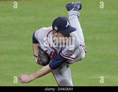 Houston, Usa. November 2021. Atlanta Braves Starter Max Fried wirft gegen die Houston Astros während des sechsten Innings in Spiel sechs in der MLB World Series im Minute Maid Park am Dienstag, 2. November 2021 in Houston, Texas. Houston kehrt mit Blick auf die Eliminierung nach Atlanta 3-2 in der Serie zurück. Foto von Johnny Angelillo/UPI Credit: UPI/Alamy Live News Stockfoto