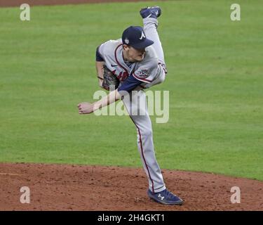 Houston, Usa. November 2021. Atlanta Braves Starter Max Fried wirft gegen die Houston Astros während des sechsten Innings in Spiel sechs in der MLB World Series im Minute Maid Park am Dienstag, 2. November 2021 in Houston, Texas. Houston kehrt mit Blick auf die Eliminierung nach Atlanta 3-2 in der Serie zurück. Foto von Johnny Angelillo/UPI Credit: UPI/Alamy Live News Stockfoto