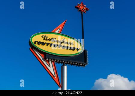 Nottingham zeitgenössisches Neonschild, entworfen von einem in Nottingham ansässigen Künstler. Nottingham Zeitgenössisch ist eine touristische Attraktion. Stockfoto