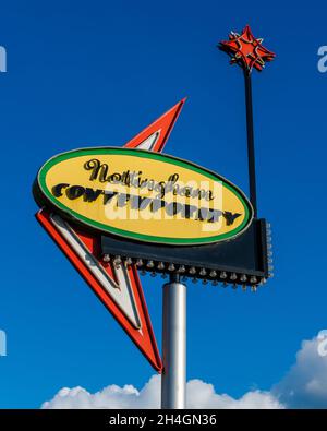 Nottingham zeitgenössisches Neonschild, entworfen von einem in Nottingham ansässigen Künstler. Nottingham Zeitgenössisch ist eine touristische Attraktion. Stockfoto