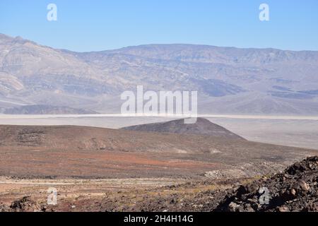 Blick auf das Panamint Valley im Death Valley National Park, Kalifornien, USA, vom Father Crowley Vista Point am westlichen Ende Stockfoto