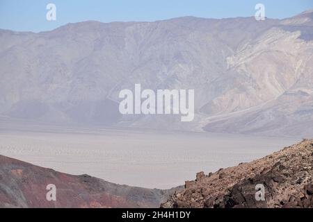 Blick auf das Panamint Valley im Death Valley National Park, Kalifornien, USA, vom Father Crowley Vista Point am westlichen Ende Stockfoto