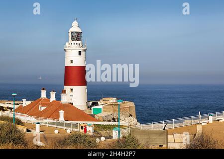 Red and White Lighthouse, Trinity House Lighthouse, Victoria Tower, Europa Point, Straße von Gibraltar, Gibraltar, Overseas Territory, Vereinigtes Königreich Stockfoto