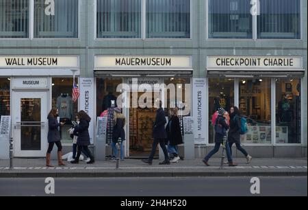 Checkpoint Charlie Wall Museum, Friedrichstrasse, Kreuzberg, Mitte, Berlin, Deutschland Stockfoto