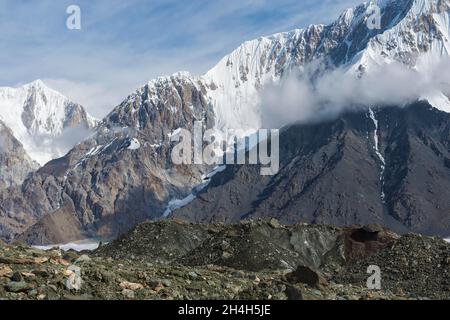 Engilchek-Gletscher und Khan Tengri-Berg, Central Tian Shan Mountains, Grenze zwischen Kirgisistan un, Kirgisistan, China Stockfoto