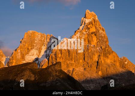 CIMON della Pala im Abendlicht, Pala Group, Parco Naturale Paneveggio Pale di San Martino, Rollepass, Trentino, Italien Stockfoto