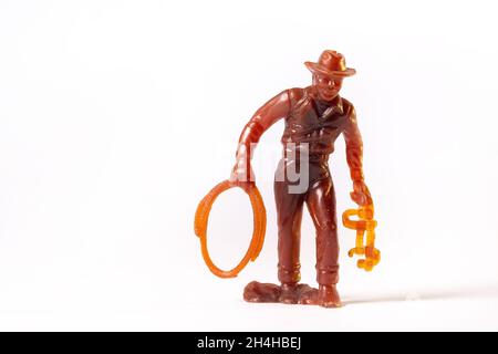 Vintage Spielzeug braun Cowboy isoliert auf weißem Hintergrund. Stockfoto