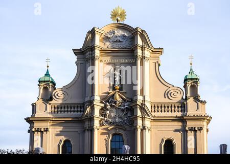 Fassade der Heiliggeistkirche, Heilig Geist Kirche, Kirche des Heiligen Geistes in der Innenstadt von München, zwischen Marienplatz und Viktualienmarkt, in Stockfoto