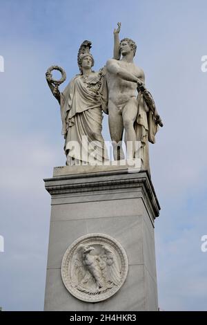 Griechische Mythologie-Statue auf der Schlossbrücke, Museumsinsel, unter den Linden, Berlin, Deutschland Stockfoto