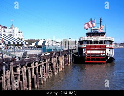 Das Dampfschiff Natchez liegt auf dem Mississippi River, New Orleans, Louisiana, USA. Stockfoto