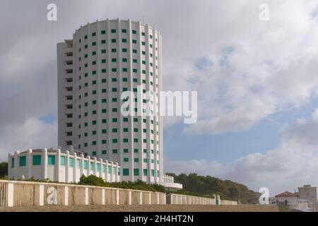 Massa, Italien - November, 3 2021 - das Gebäude bekannt als Torre Fiat am Strand von Marina di Massa Stockfoto