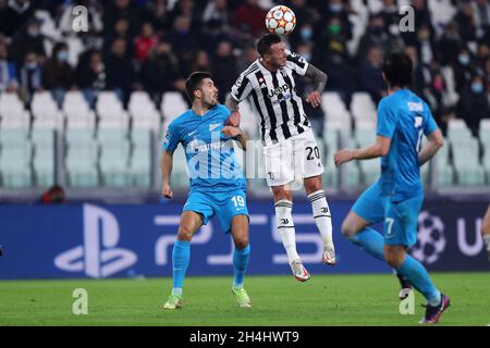 Federico Bernardeschi vom FC Juventus kontrolliert den Ball während des UEFA Champions League Group H-Spiels zwischen dem FC Juventus und Zenit St. Petersburg im Allianz Stadium am 02. November 2021 in Turin, Italien. Stockfoto