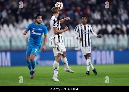 Matthijs de Ligt von Juventus FC kontrolliert den Ball während des UEFA Champions League-Spiel der Gruppe H zwischen Juventus FC und Zenit St. Petersburg im Allianz Stadium am 02. November 2021 in Turin, Italien. Stockfoto