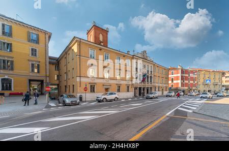 Mondovì, Cuneo, Piemont, Italien - 23. Oktober 2021: Rathaus in corso Statuto, Sitz der Gemeindeämter Stockfoto