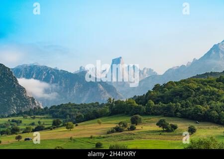 Naranjo de Bulnes, bekannt als PICU Urriellu, in Asturien, Spanien. Stockfoto