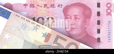 Chinesischer Yuan, EU-Euro-Banknoten Hintergrund. Papierwährungen in China und der Europäischen Union. China Europa Handel und Handel Geschäftskonzept Stockfoto
