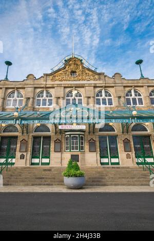 Royal Hall Harrogate, Blick auf die edwardianische Ära Royal Hall (1903) - eine sorgfältig restaurierte beliebte Theater- und Unterhaltungsstätte in Harrogate, Großbritannien Stockfoto