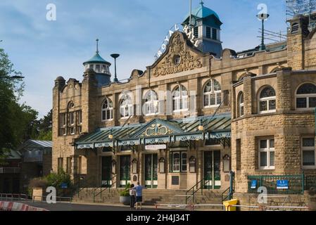 Harrogate Royal Hall, Blick auf die Edwardianische Ära Royal Hall (1903) - eine sorgfältig restaurierte beliebte Theater- und Unterhaltungsstätte in Harrogate, Großbritannien Stockfoto