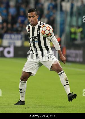 Turin, Italien. November 2021. Alex Sandro (Juventus FC) während Juventus FC vs Zenit St. Petersburg, UEFA Champions League Fußballspiel in Turin, Italien, November 02 2021 Quelle: Independent Photo Agency/Alamy Live News Stockfoto