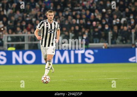 Allianz Stadium, Turin, Italien, 02. November 2021, Matthijs De Ligt (Juventus FC) kontrolliert den Ball während des FC Juventus gegen Zenit St. Petersburg - U Stockfoto