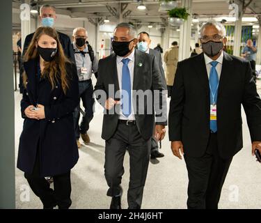 Glasgow, Schottland, Großbritannien. 2. November 2021 FOTO: (Mitte) John Antonio 'Johnny' Briceño ist ein belizischer Politiker, der seit dem 12. November 2020 der fünfte und aktuelle Premierminister von Belize und seit 2016 der Führer der Vereinigten Volkspartei ist. Er war von 2008 bis 2011 und von 2016 bis 2020 Anführer der Opposition, gesehen auf der COP26. Quelle: Colin Fisher Stockfoto
