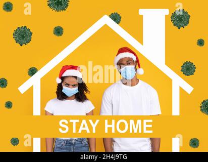 Enttäuscht Schwarzes Paar Mit Masken Und Weihnachtshützen, Collage Stockfoto
