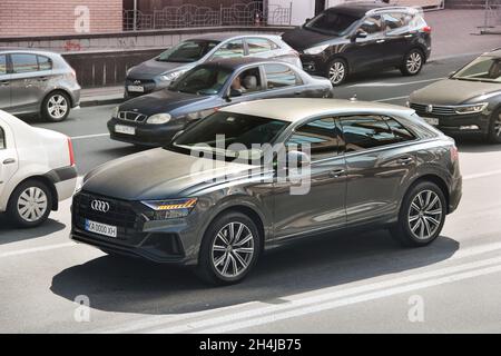 Kiew, Ukraine - 3. Mai 2019: Audi SUV Q8 in der Stadt Stockfoto