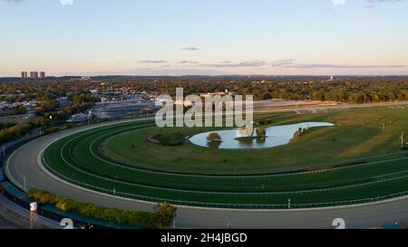 ELMONT, USA - 01. Oktober 2021: Luftaufnahme der neuen UBS Arena auf der Rennstrecke Belmont Park in Elmont, New York Stockfoto