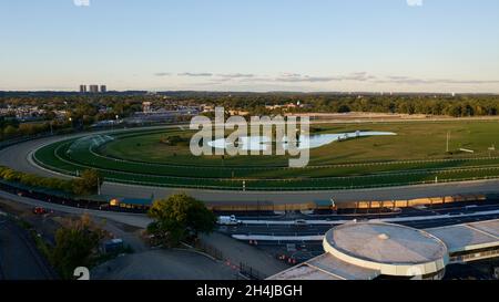 ELMONT, USA - 01. Oktober 2021: Luftaufnahme der neuen UBS Arena auf der Rennstrecke Belmont Park in Elmont, New York Stockfoto