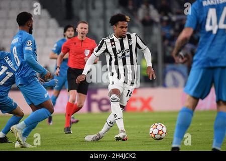 Turin, Italien. November 2021. Weston McKennie vom FC Juventus in Aktion beim Fußballspiel der UEFA Champions League der Gruppe H zwischen dem FC Juventus und Zenit ST Petersburg im Juventus-Stadion in Turin (Italien) am 2. November 2021. Foto Federico Tardito/Insidefoto Kredit: Insidefoto srl/Alamy Live News Stockfoto