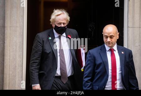 London, Großbritannien. , . Premierminister Boris Johnson verlässt die Downig Street 10, um sich für die Fragen des Premierministers an das Parlament zu wenden. Er wird Angela Rayner über den Versandkarton gegenüberstehen. Kredit: Mark Thomas/Alamy Live Nachrichten Stockfoto