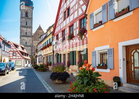 FORCHHEIM, DEUTSCHLAND - CA. AUGUST 2021: Die Kapellenstraße von Forchheim, Bayern, Deutschland Stockfoto