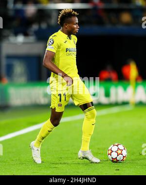 Castellon, Spanien. November 2021. Samu Chukwueze von Villarreal während der UEFA Champions League, Gruppe F Fußballspiel zwischen Villarreal CF und BSC Young Boys am 2. November 2021 im Ceramica Stadium in Castellon, Spanien - Foto: Ivan Terron/DPPI/LiveMedia Kredit: Unabhängige Fotoagentur/Alamy Live News Stockfoto