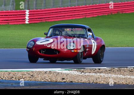 Mark Donnor, Andrew Smith, Jaguar E-Type, Jaguar E-Type, Motor Racing Legends, Jaguar Classic Challenge, Eine Stunde zwei Fahrer Veranstaltung, berechtigte Autos ar Stockfoto