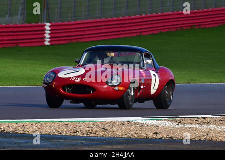 Mark Donnor, Andrew Smith, Jaguar E-Type, Jaguar E-Type, Motor Racing Legends, Jaguar Classic Challenge, Eine Stunde zwei Fahrer Veranstaltung, berechtigte Autos ar Stockfoto