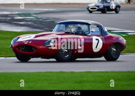 Mark Donnor, Andrew Smith, Jaguar E-Type, Jaguar E-Type, Motor Racing Legends, Jaguar Classic Challenge, Eine Stunde zwei Fahrer Veranstaltung, berechtigte Autos ar Stockfoto