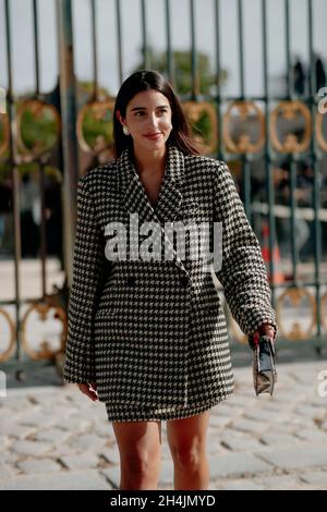 Im Stil der Straße, Bettina Looney bei der Dior Spring Summer 2022 Show, die am 28. September 2021 im Tuileries Garden, Paris, Frankreich, stattfand. Foto von Marie-Paola Bertrand-Hillion/ABACAPRESS.COM Stockfoto