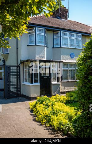 John Lennons Elternhaus - Mendip 251, Menlove Avenue, Liverpool, Großbritannien. Denkmalgeschütztes Gebäude des National Trust. Stockfoto