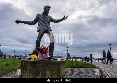 Billy Fury 1940 - 1983, Denkmal der Statue des berühmten Liverpudlian Sängers in Merseyside, Liverpool Docks, Großbritannien Stockfoto