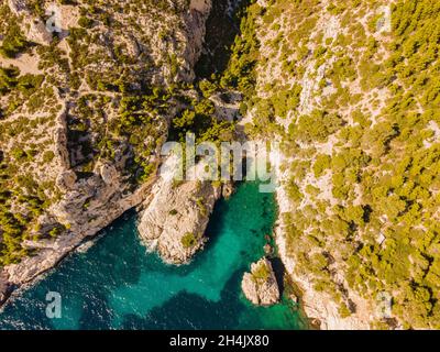 Frankreich, Bouches du Rhone, Nationalpark Calanques, Marseille, Calanque de Sugiton (Luftaufnahme) Stockfoto