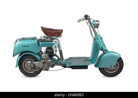 Vintage aqua Green Lambretta Motorrad - 1947- isoliert auf weißem Hintergrund - Italien Stockfoto