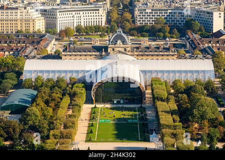 Frankreich, Paris, CHAMP de Mars, Grand Palais Ephemere des Kabinetts Wilmotte, erbaut während der Renovierung des Grand Palais und für die Olympischen Spiele 2024 Stockfoto