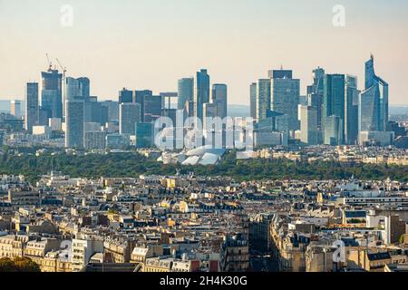 Frankreich, Paris, allgemeine Sicht auf Paris, Bezirk La Defense und die Louis Vuitton Foundation Stockfoto