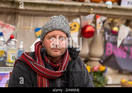 London, Großbritannien. November 2021. Richard Ratcliffe am 11. Tag seines Hungerstreiks vor dem Außen-, Gemeinwesen- und Entwicklungsbüro, um die Freilassung seiner Frau Nazanin Zaghari-Ratcliffe aus dem Iran zu fordern.Quelle: Ian Davidson/Alamy Live News Stockfoto