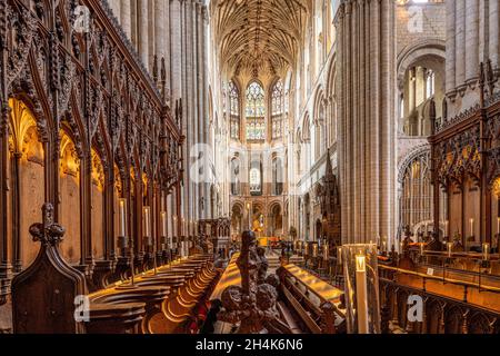 Das Presbyterium der Kathedrale von Norwich vom Chor aus gesehen, Norfolk UK Stockfoto