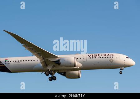 Vistara Airline (Tata) Boeing 787 Dreamliner Jet-Flugzeug VT-TSD landet am Flughafen London Heathrow, Großbritannien. Indisches Flugzeug im Finale Stockfoto