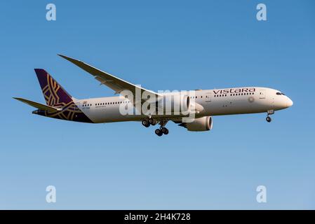 Vistara Airline (Tata) Boeing 787 Dreamliner Jet-Flugzeug VT-TSD landet am Flughafen London Heathrow, Großbritannien. Indisches Flugzeug im Finale Stockfoto