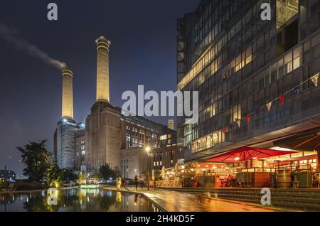 London, Nine Elms, Battersea Power Station (Architekt Leonard Pearce, Halliday & Gilbert Scott) 1929, renoviert als Einkaufs- und Wohngebiet Stockfoto