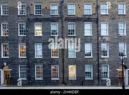 18th Jahrhundert georgianischen Stil terrassierten Backsteinhäuser, Architektur, Büros, historisch, keine Menschen, Raymond Buildings, Gray's Inn, Holborn, London, Großbritannien, WC1 Stockfoto